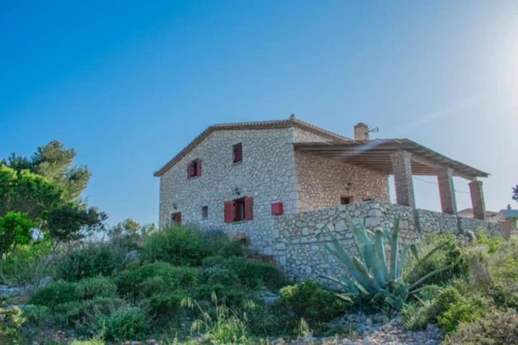 Maria-eleni Villa