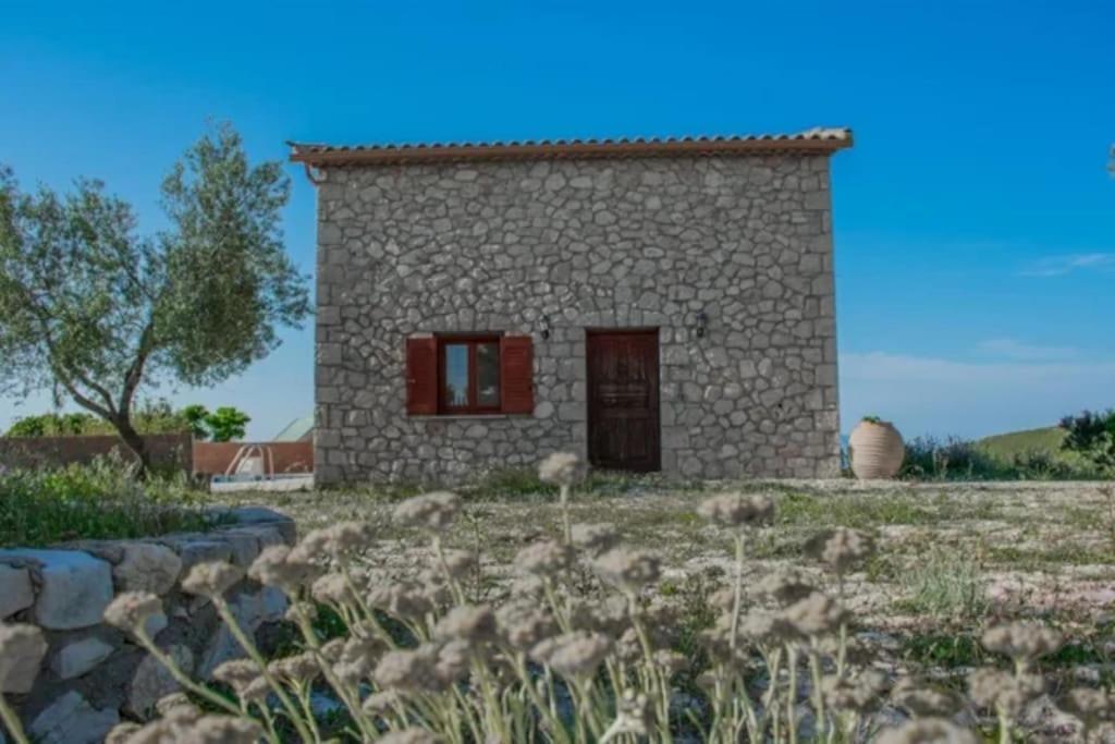 Maria-eleni Villa *